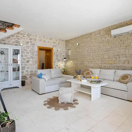 Luxury Navis Villa *