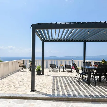 Luxury Navis *