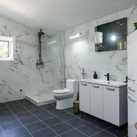 Luxury Navis