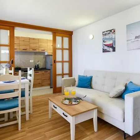 Luxury Navis *