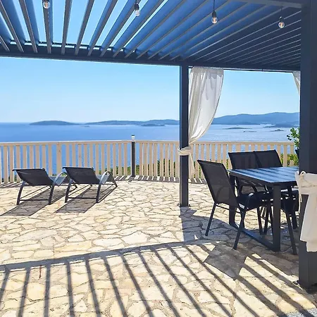 Luxury Navis Villa *